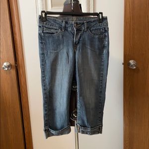 Riders by Lee. Jean Capri